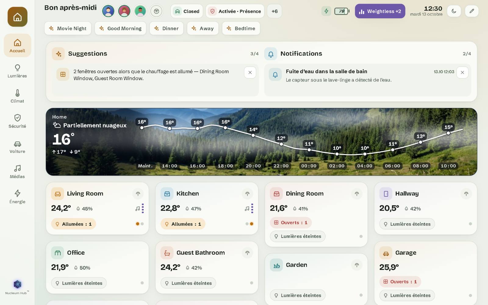 Nucleum Hub sur une tablette murale de 10 pouces : la page Accueil de la maison de démo, avec les pièces, la barre du haut et les scènes